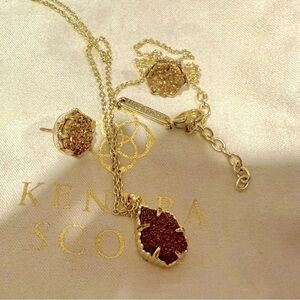 Kendra Scott set earrings and necklaces.